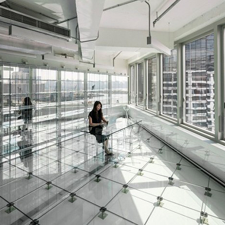 Невесомый офис из стекла в Гонконге